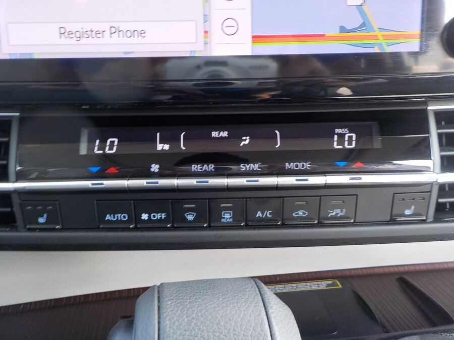 2023 Toyota Sienna XLE - Photo 14