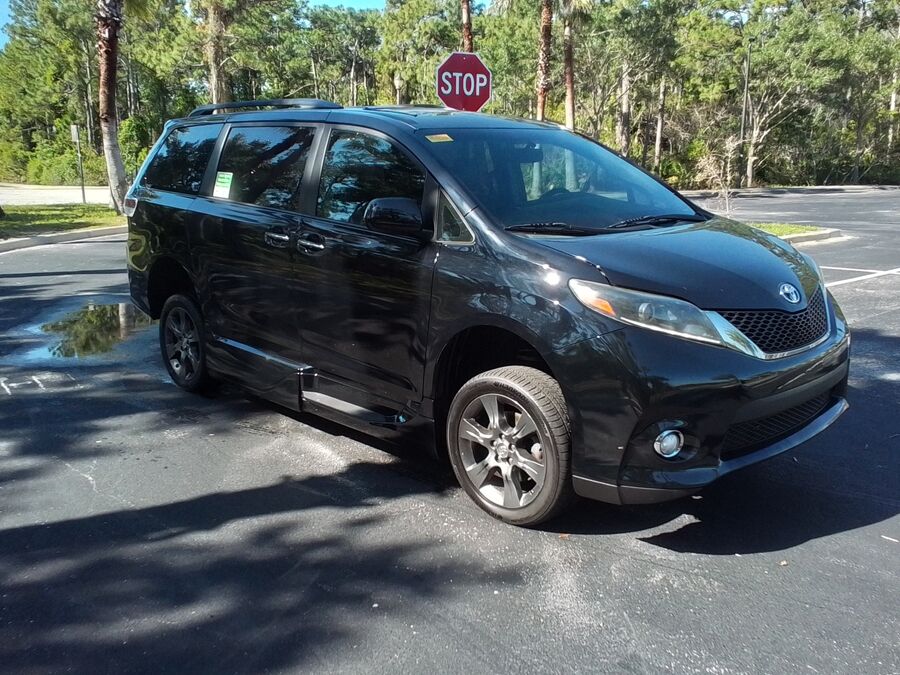 2015 Toyota Sienna SE - Photo 7