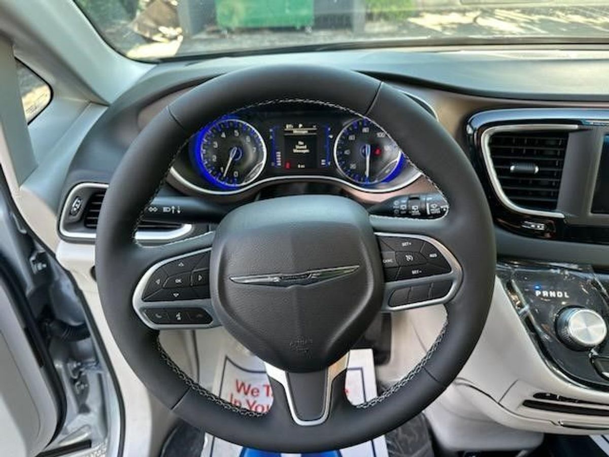 2023 Chrysler Voyager LX - Photo 20