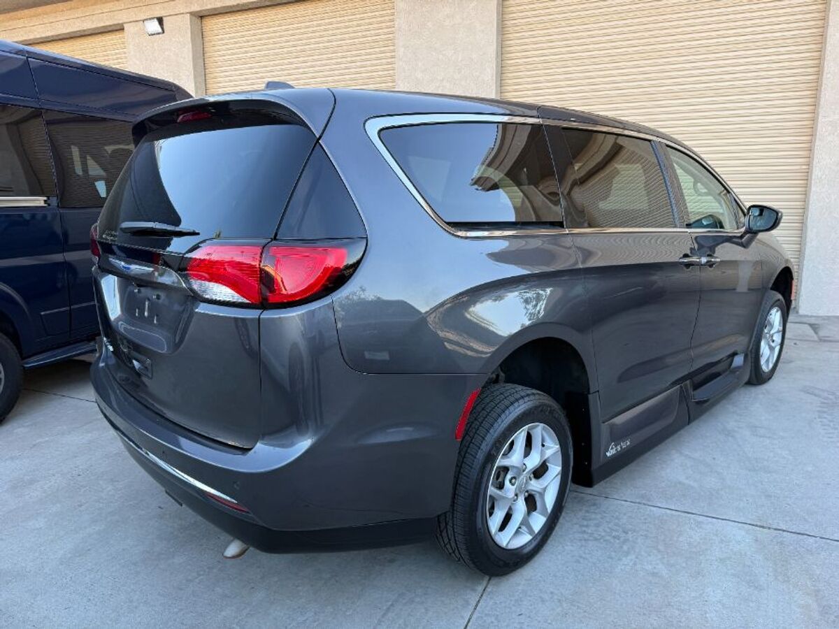 2018 Chrysler Pacifica Touring Plus - Photo 11