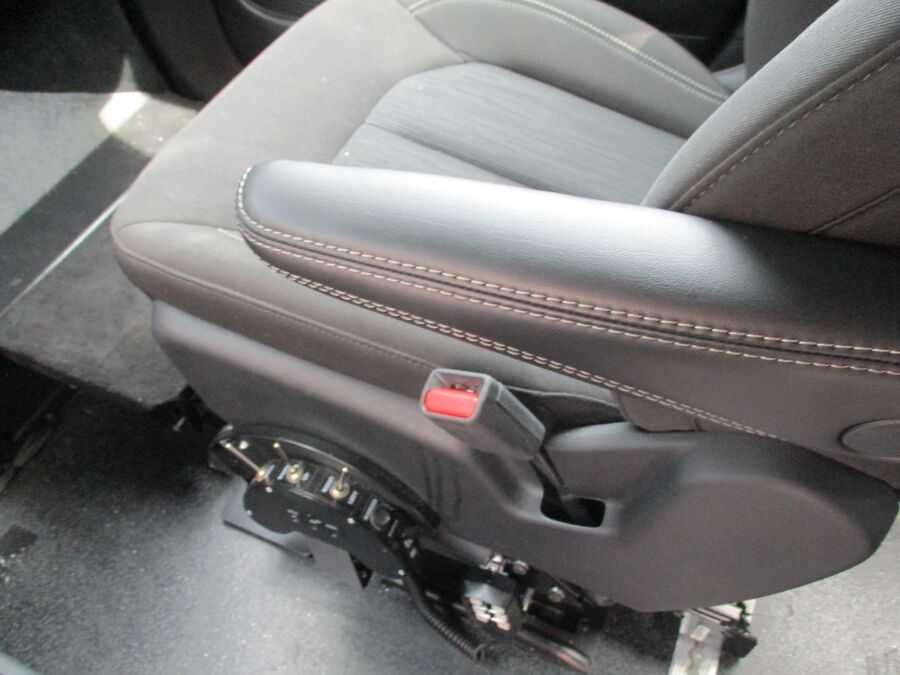 2024 Chrysler Pacifica Touring - Photo 7