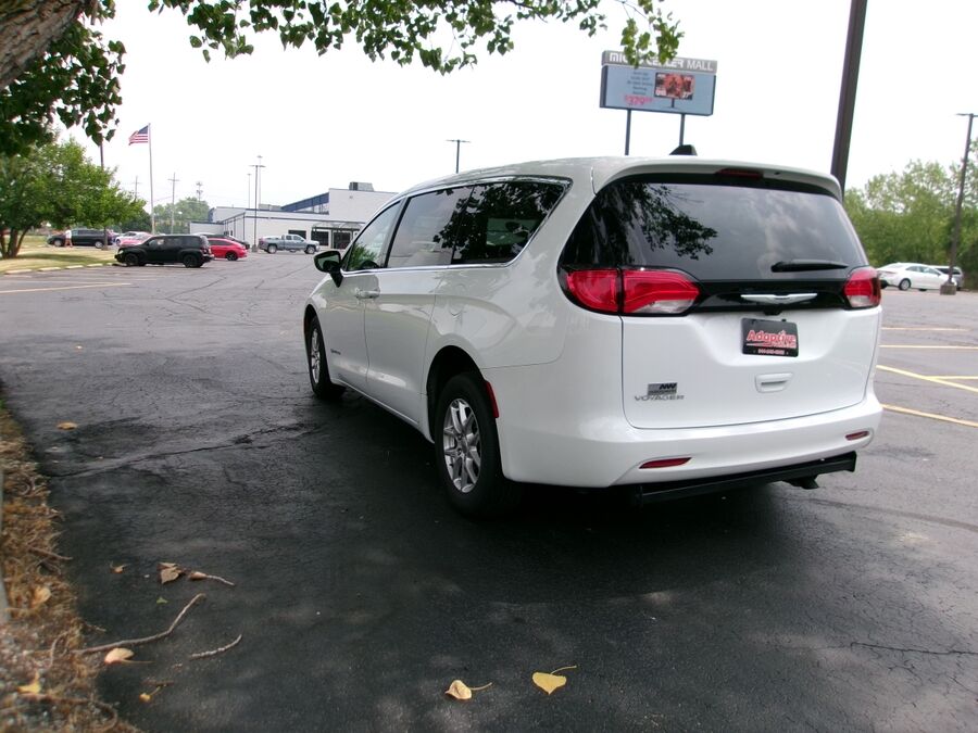2024 Chrysler Voyager