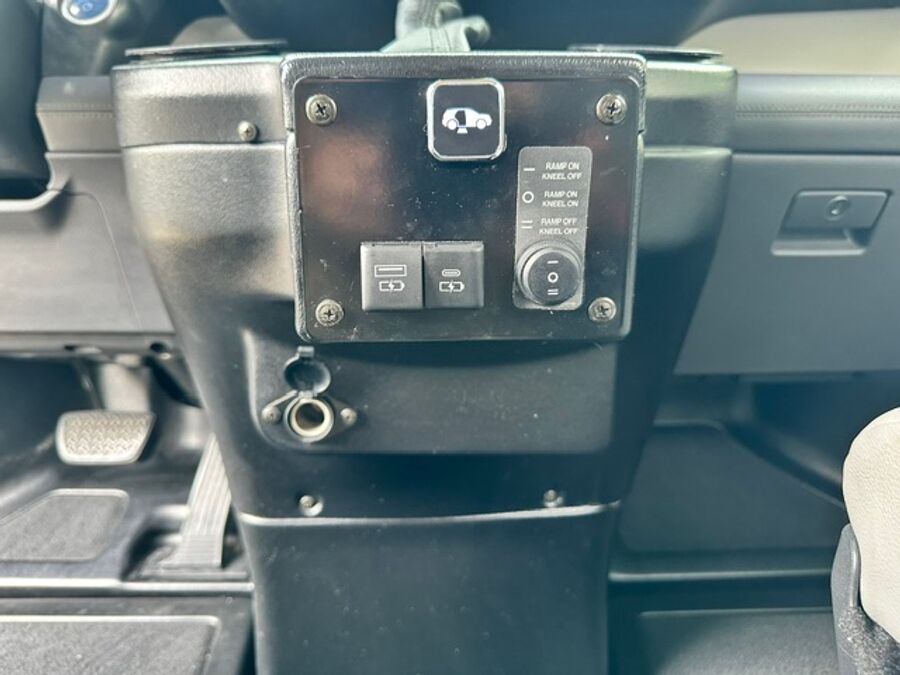 2022 Toyota Sienna XLE - Photo 10