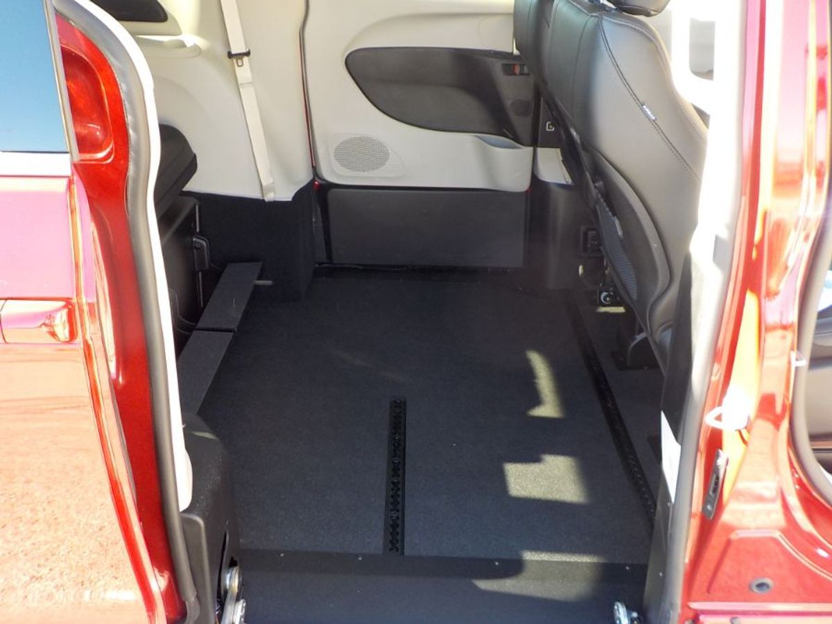 2024 Chrysler Pacifica Touring L - Photo 18