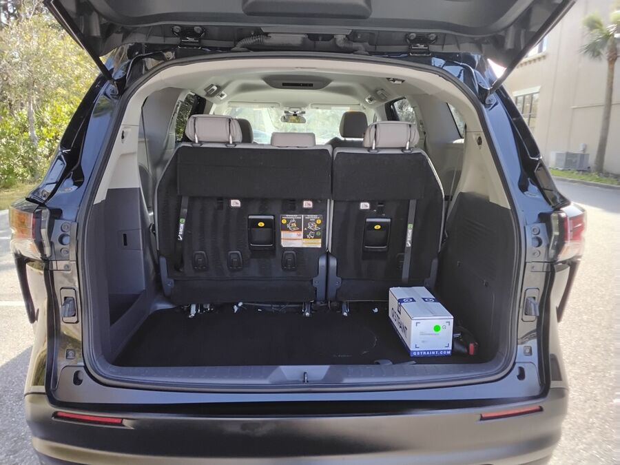 2023 Toyota Sienna LE - Photo 6