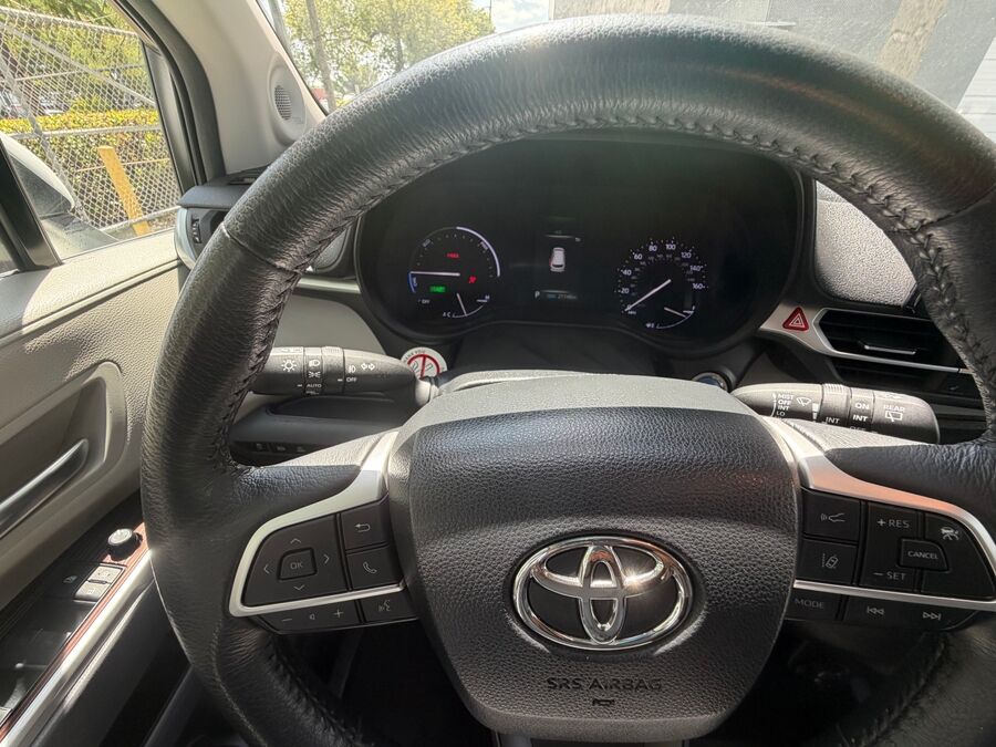 2024 Toyota Sienna XLE - Photo 9