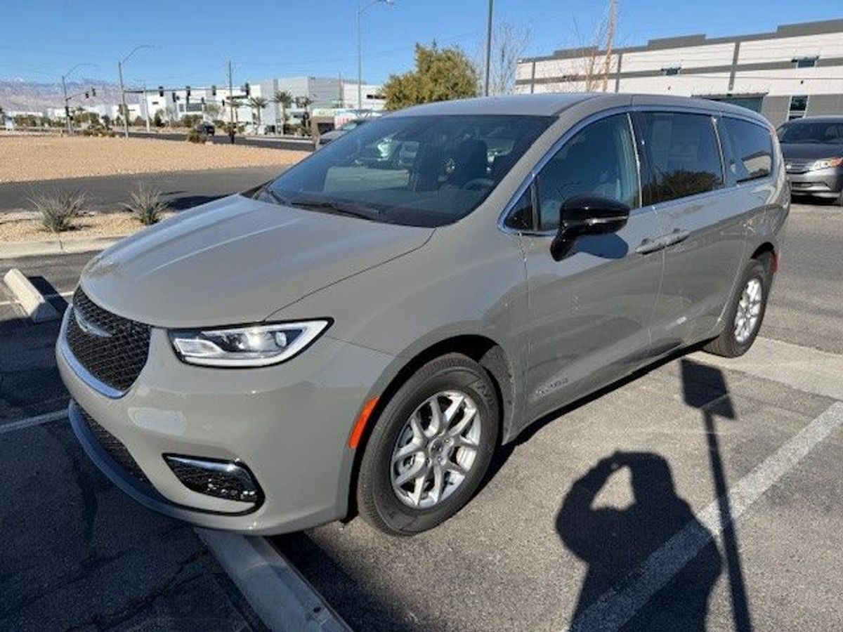 2024 Chrysler Pacifica Touring L - Photo 9