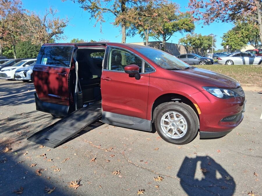 2023 Chrysler Voyager