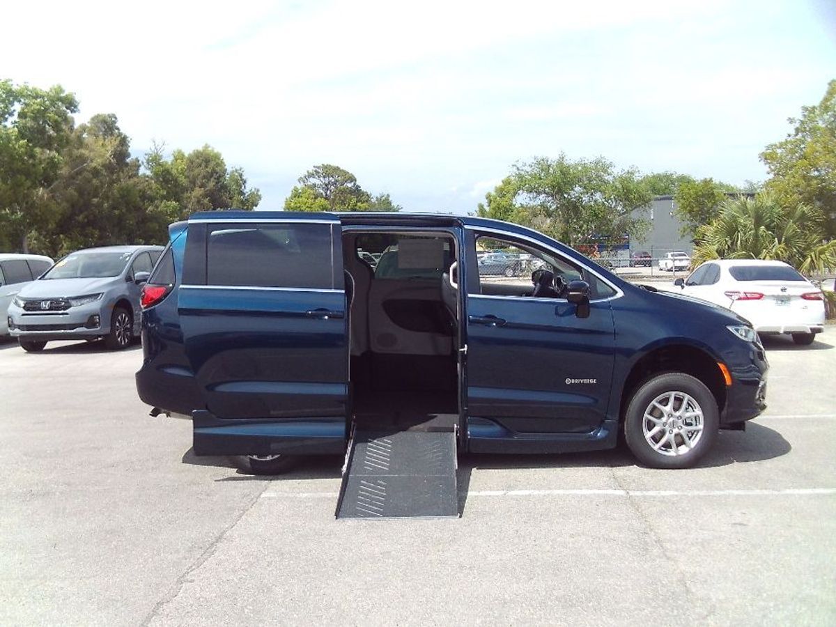 2024 Chrysler Pacifica
