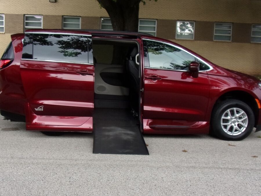 2022 Chrysler Pacifica Touring L - Photo 8