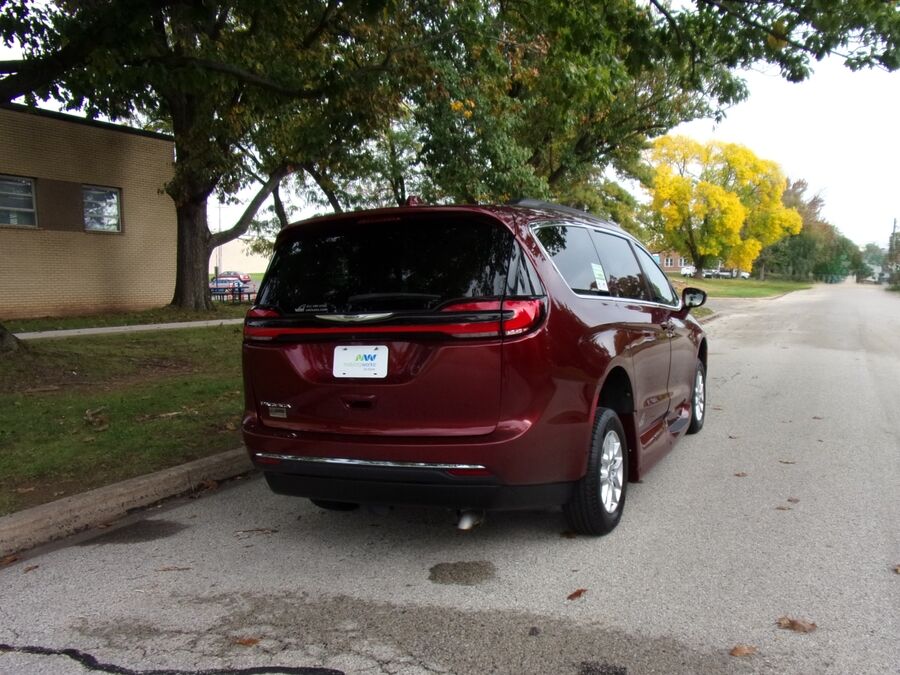 2022 Chrysler Pacifica Touring L - Photo 7