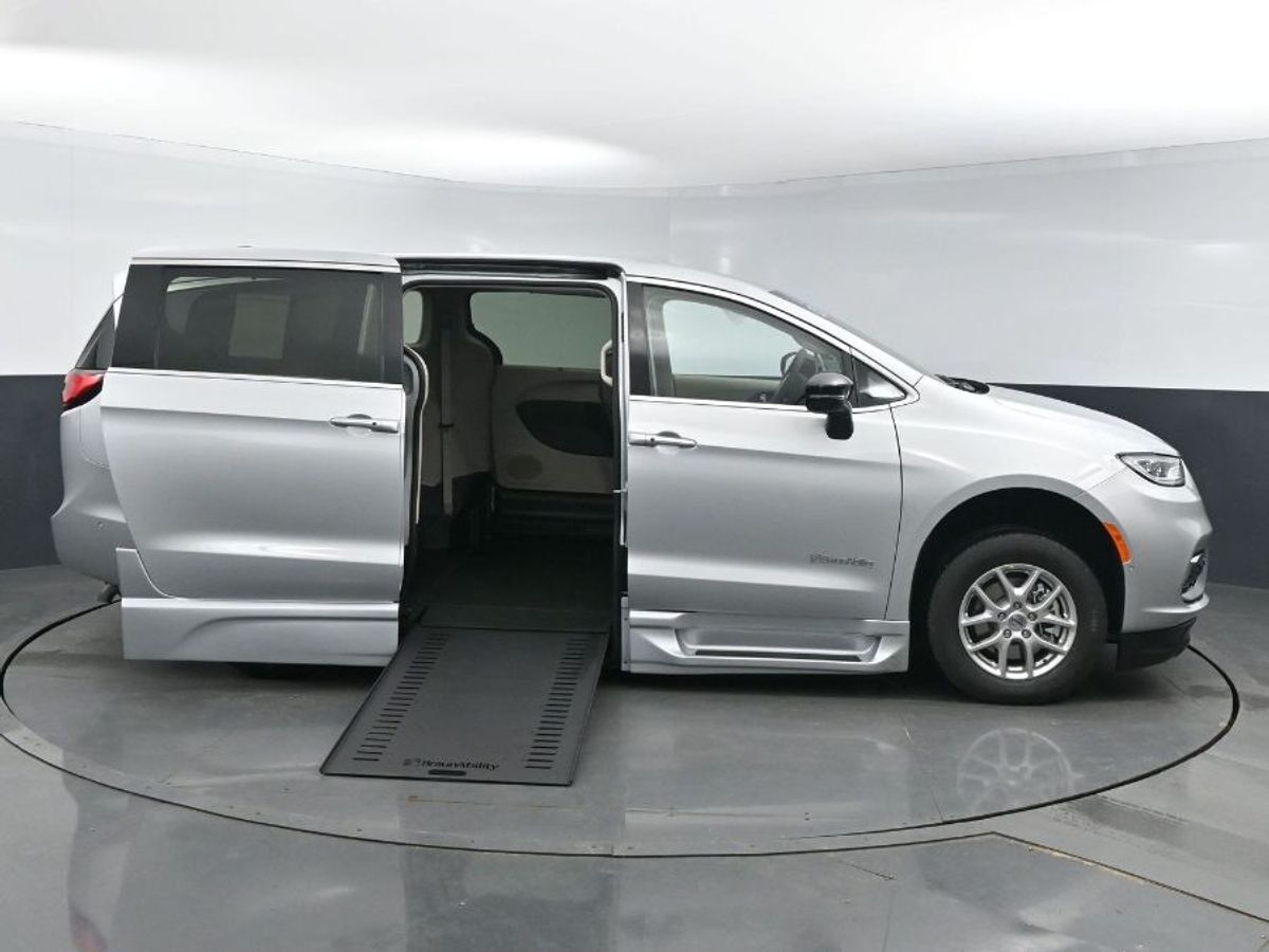 2024 Chrysler Pacifica