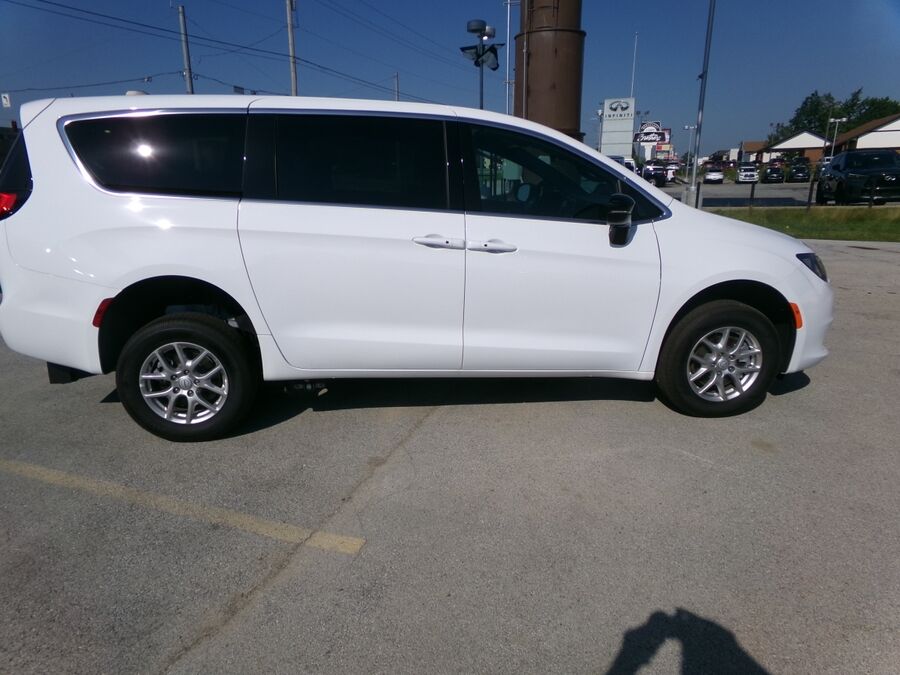 2026 Chrysler Voyager