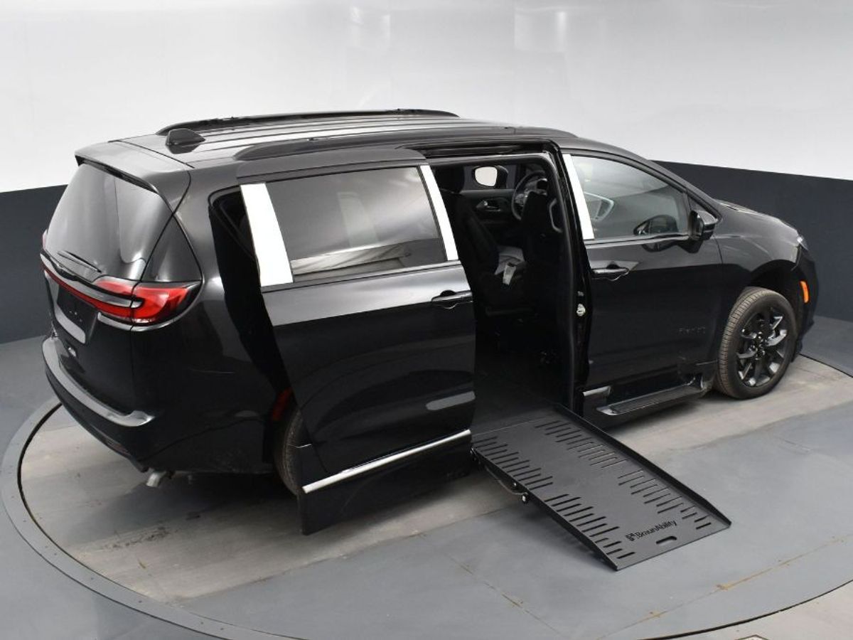 2023 Chrysler Pacifica