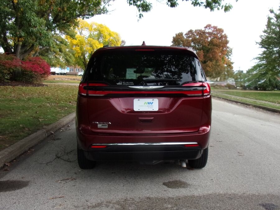 2022 Chrysler Pacifica Touring L - Photo 6