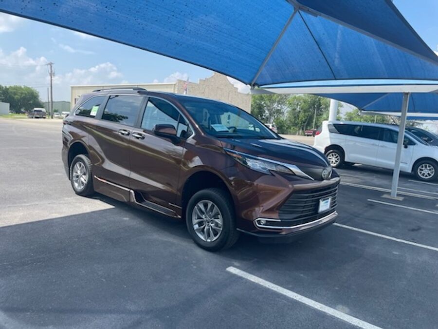 2023 Toyota Sienna XLE - Photo 10