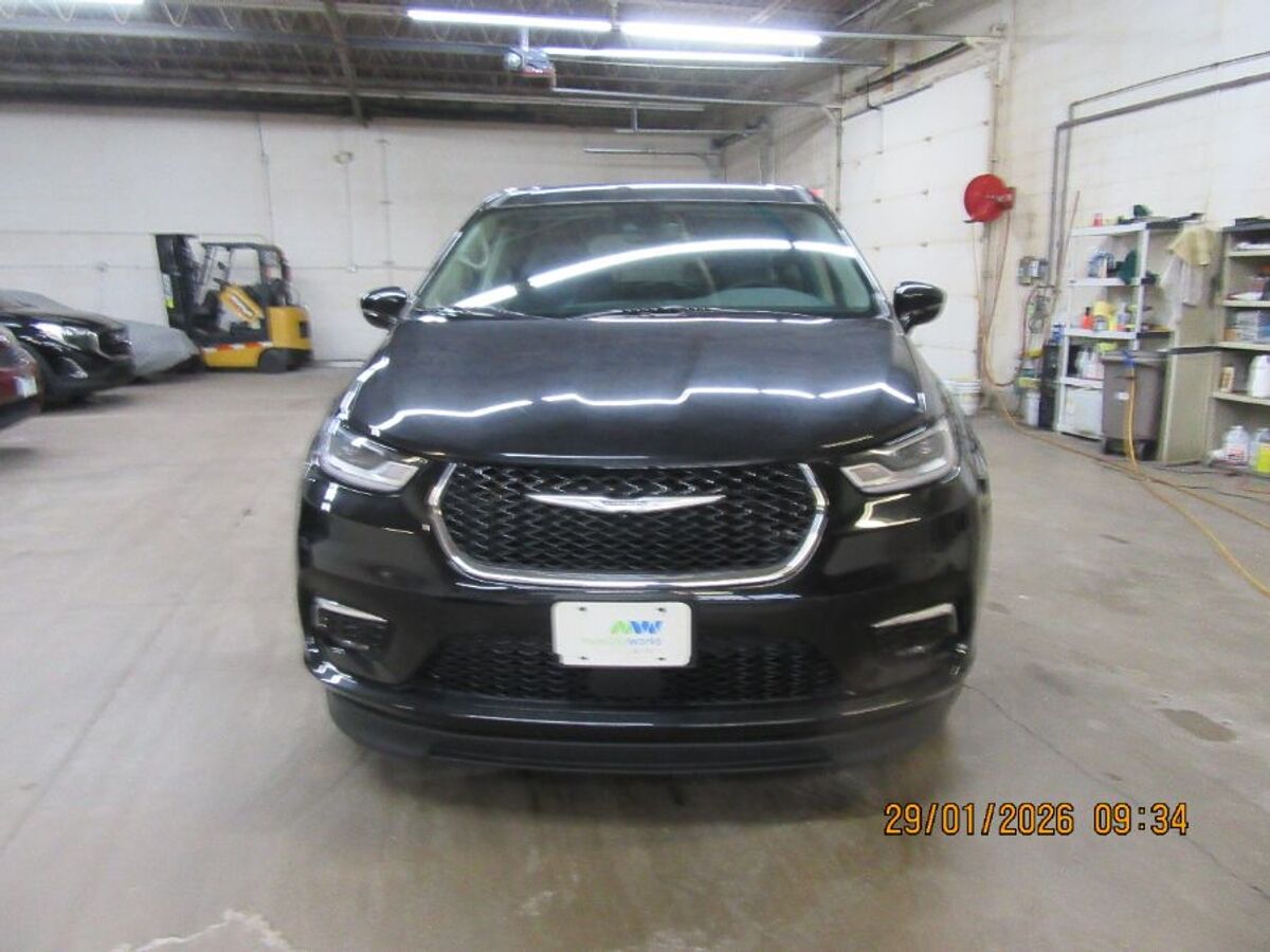 2024 Chrysler Pacifica Touring L - Photo 8