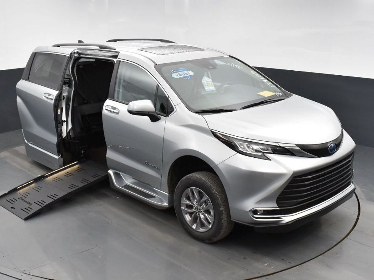 2023 Toyota Sienna 10