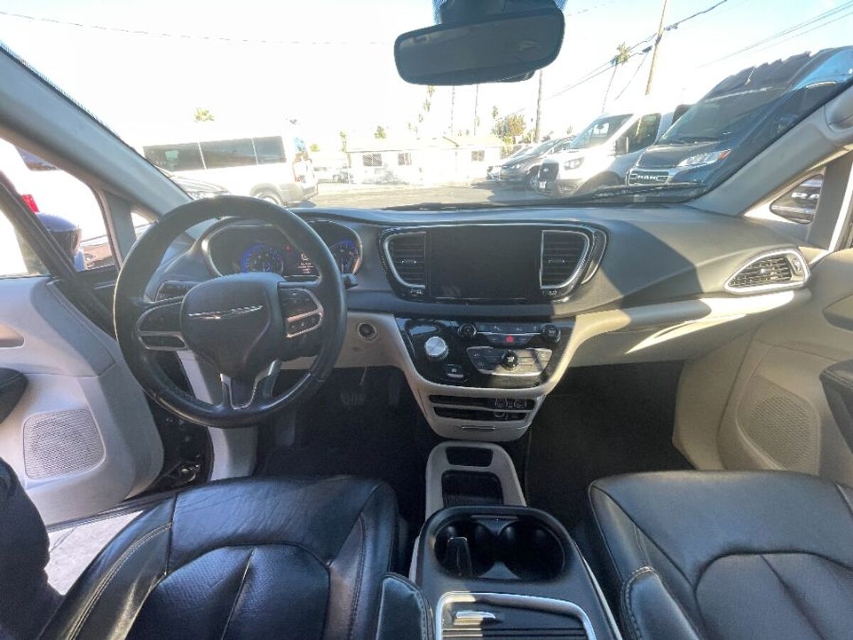 2022 Chrysler Pacifica Touring L - Photo 12