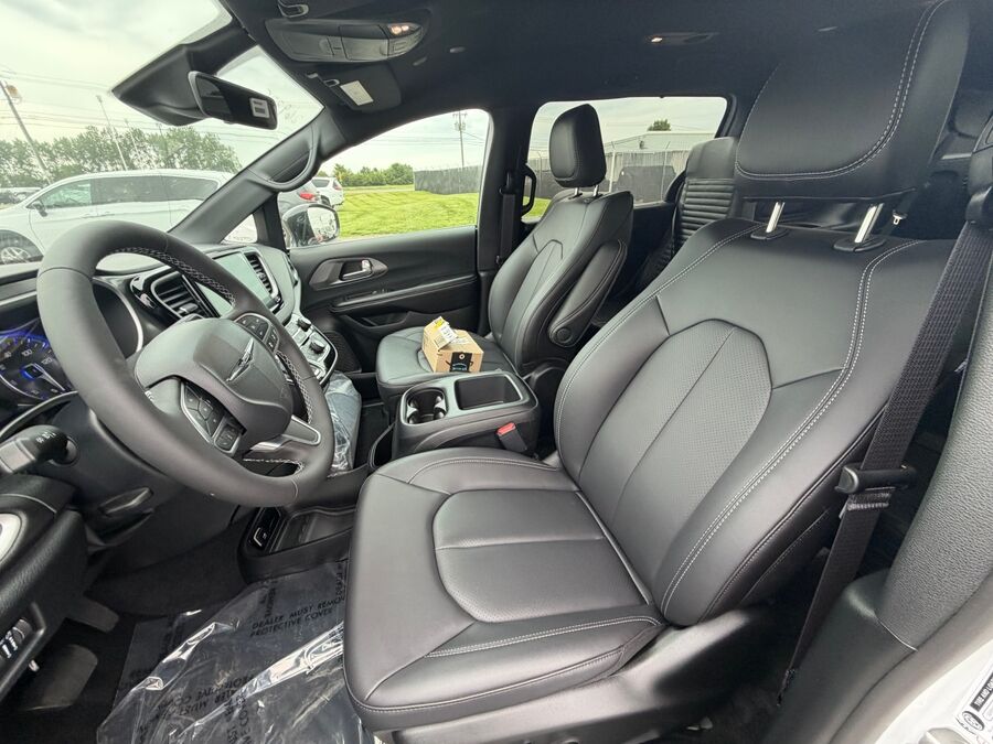 2026 Chrysler Voyager LX - Photo 19
