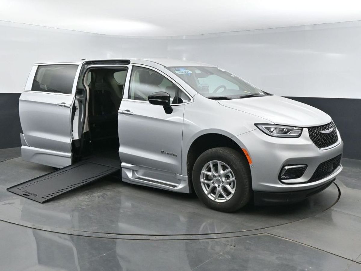 2024 Chrysler Pacifica