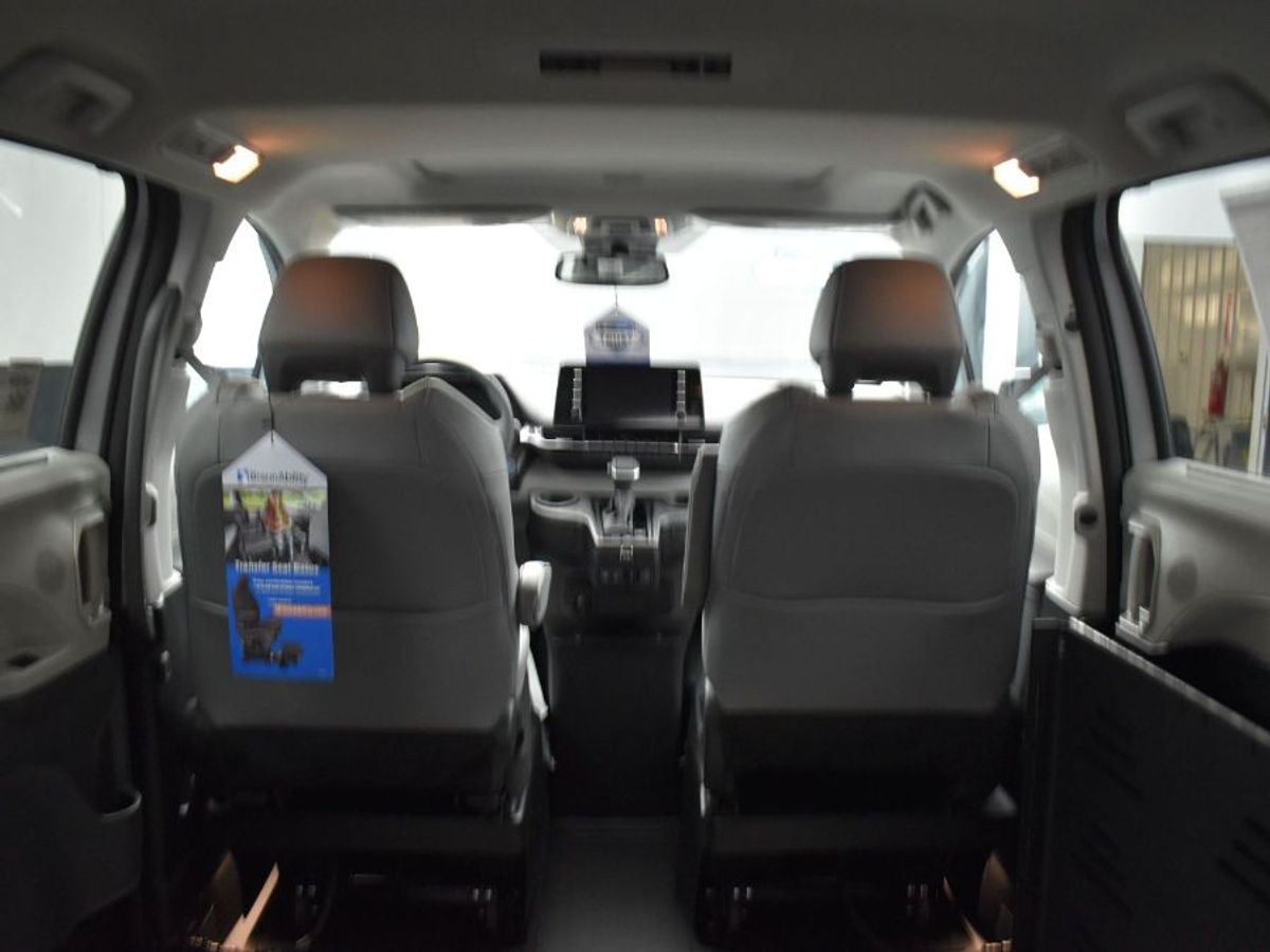 2023 Toyota Sienna 8