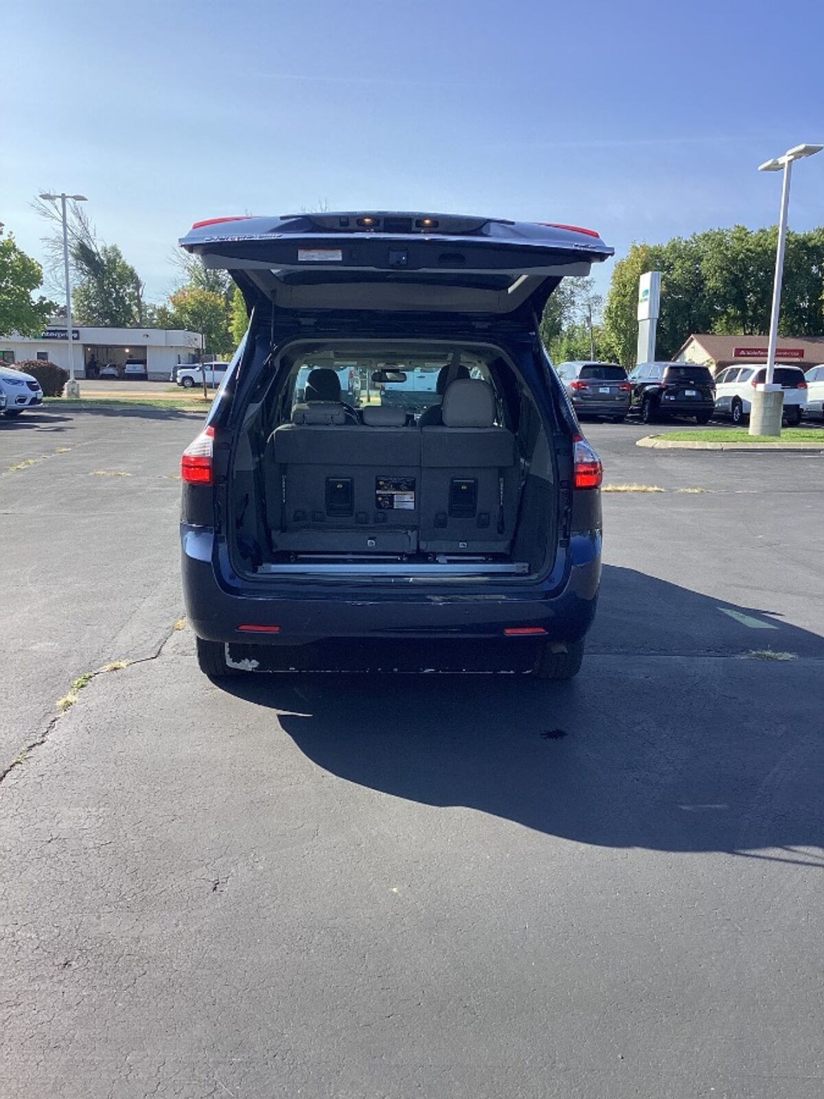 2020 Toyota Sienna XLE - Photo 8