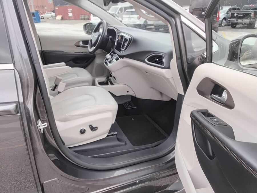 2019 Chrysler Pacifica Touring L - Photo 12