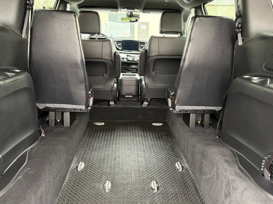 2026 Chrysler Voyager LX - Photo 11