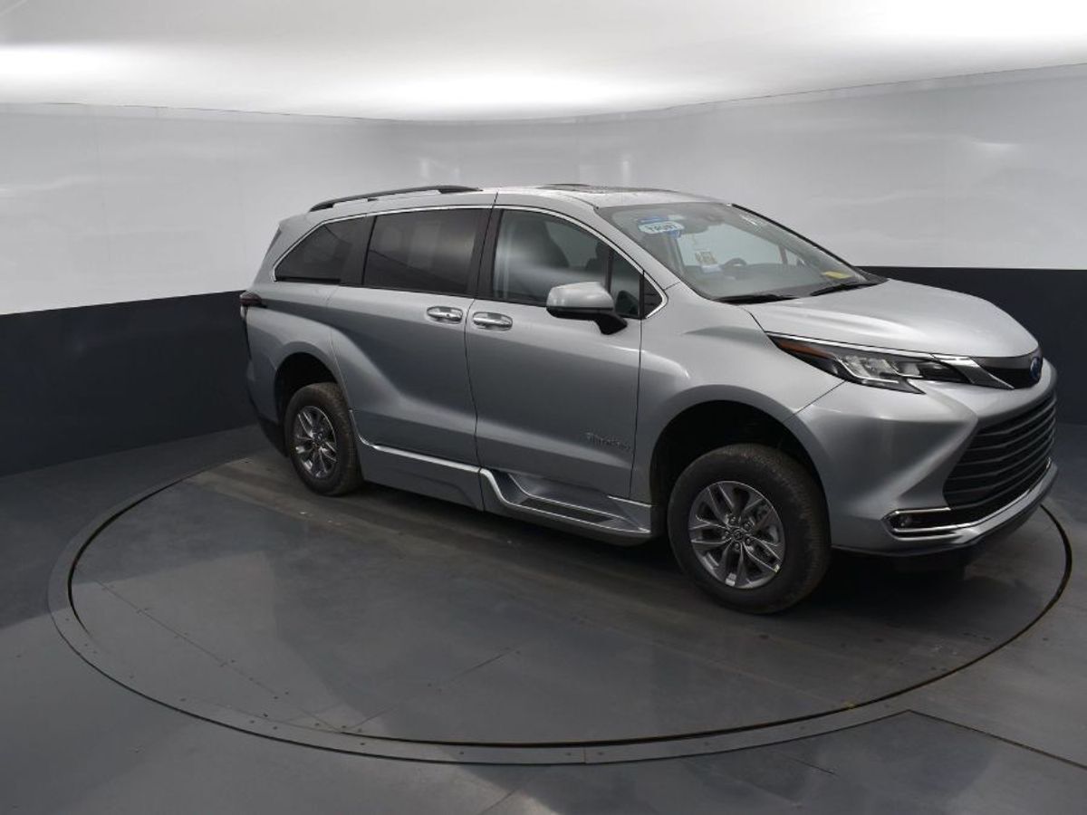 2023 Toyota Sienna 9