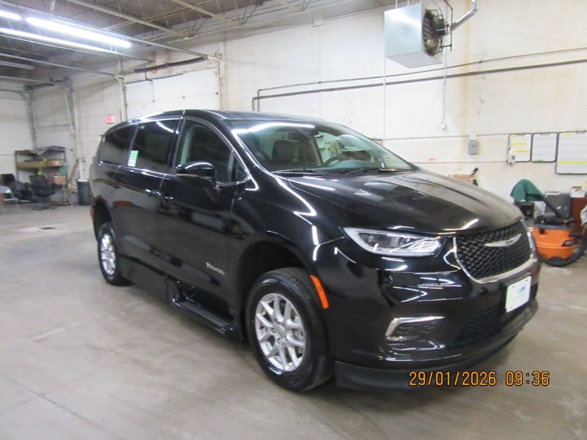 2024 Chrysler Pacifica Touring L - Photo 14