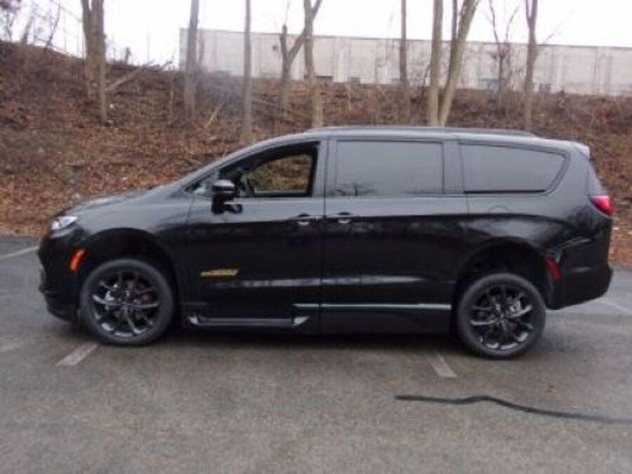 2022 Chrysler Pacifica Touring L - Photo 11