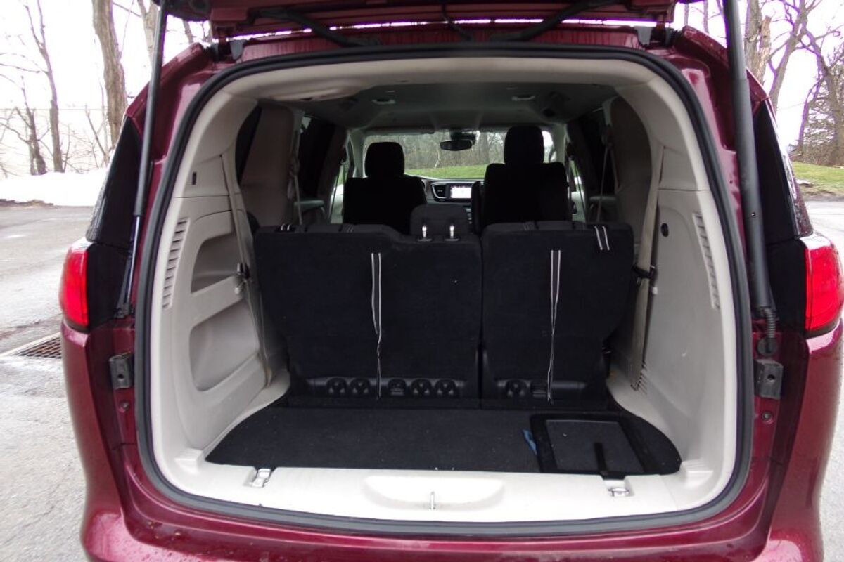 2023 Chrysler Voyager LX - Photo 10