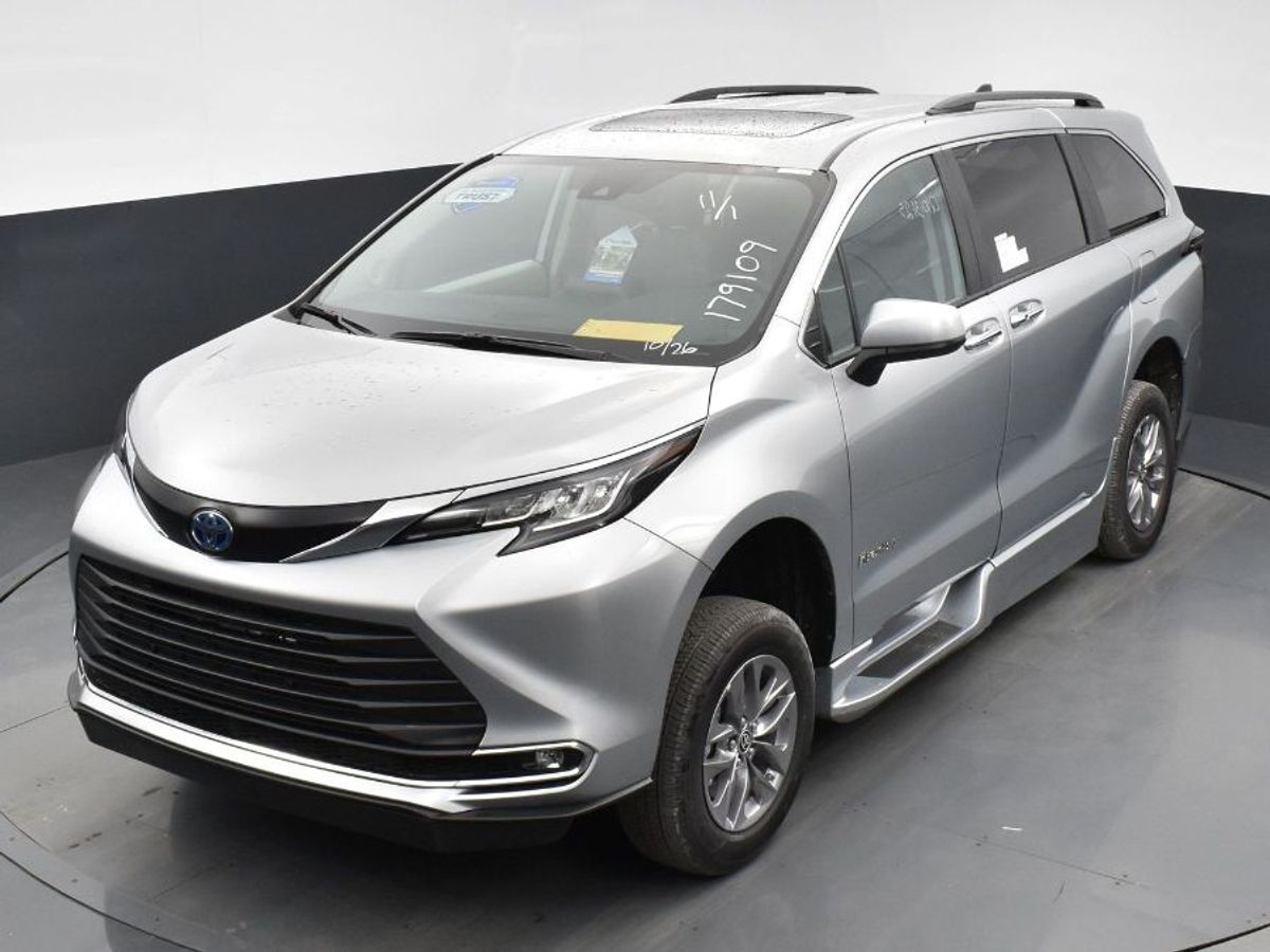 2023 Toyota Sienna 11