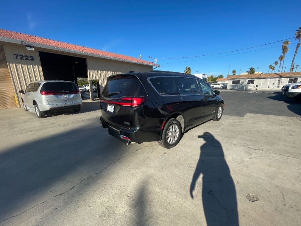 2022 Chrysler Pacifica Touring L - Photo 6