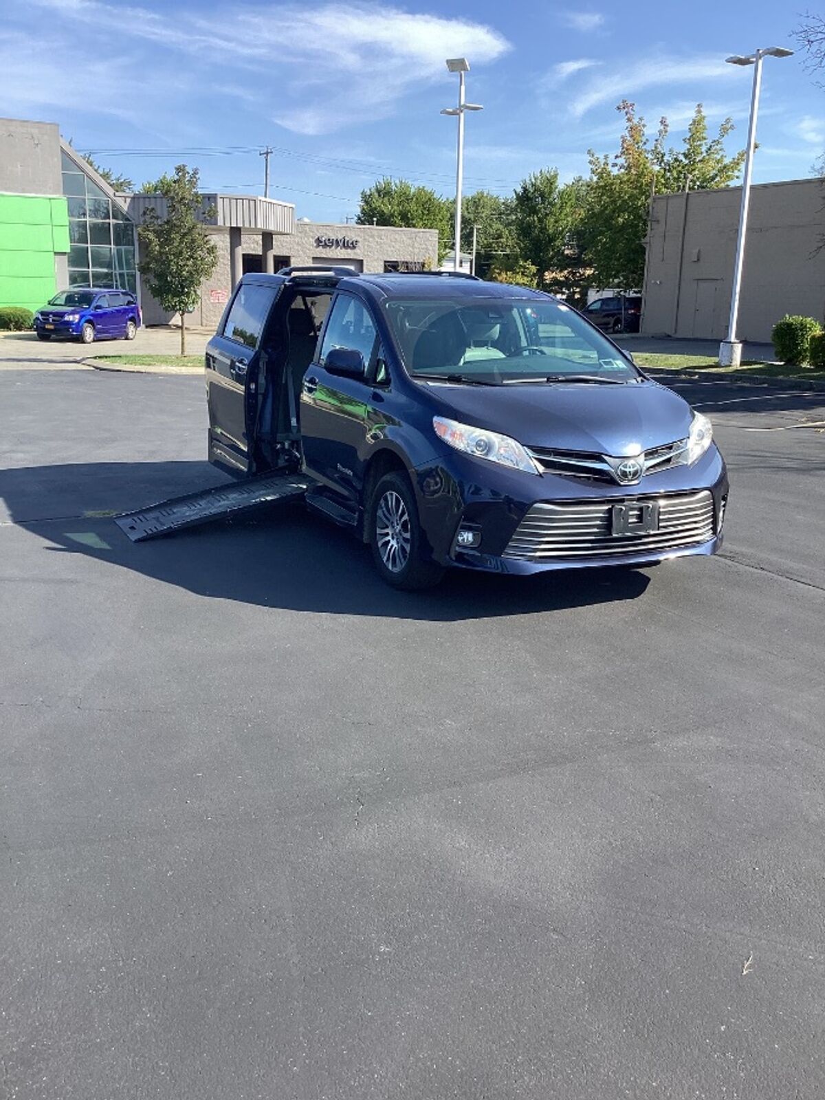 2020 Toyota Sienna XLE - Photo 7