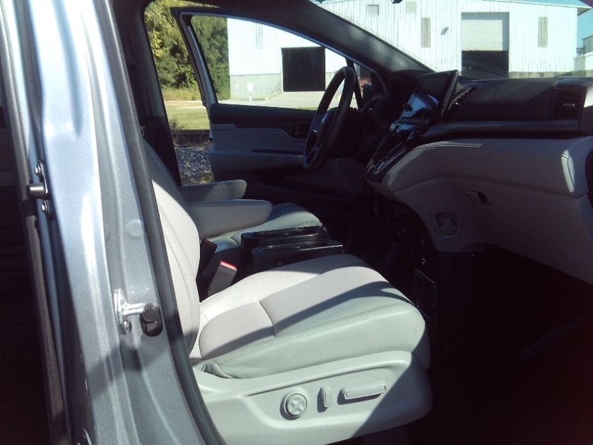 2023 Honda Odyssey EX-L - Photo 6