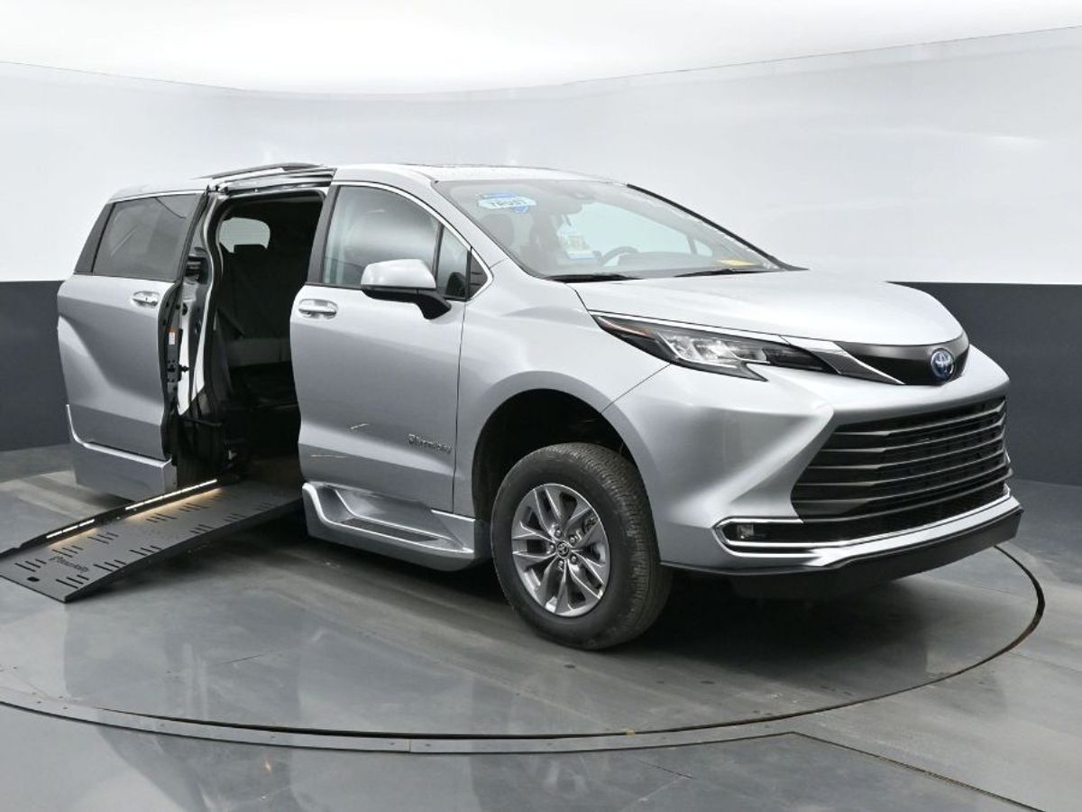 2023 Toyota Sienna 14