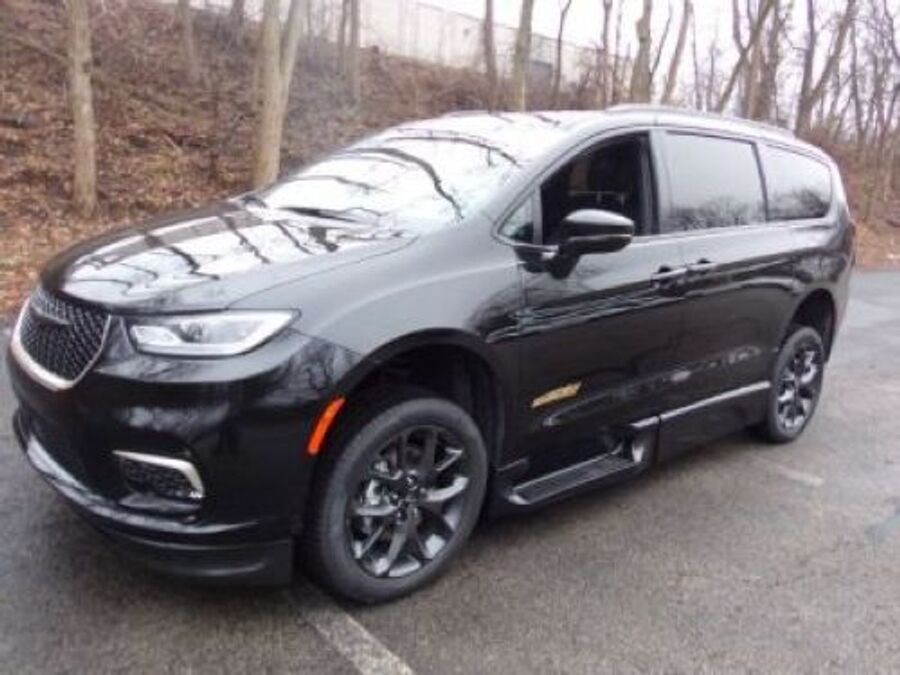 2022 Chrysler Pacifica Touring L - Photo 12