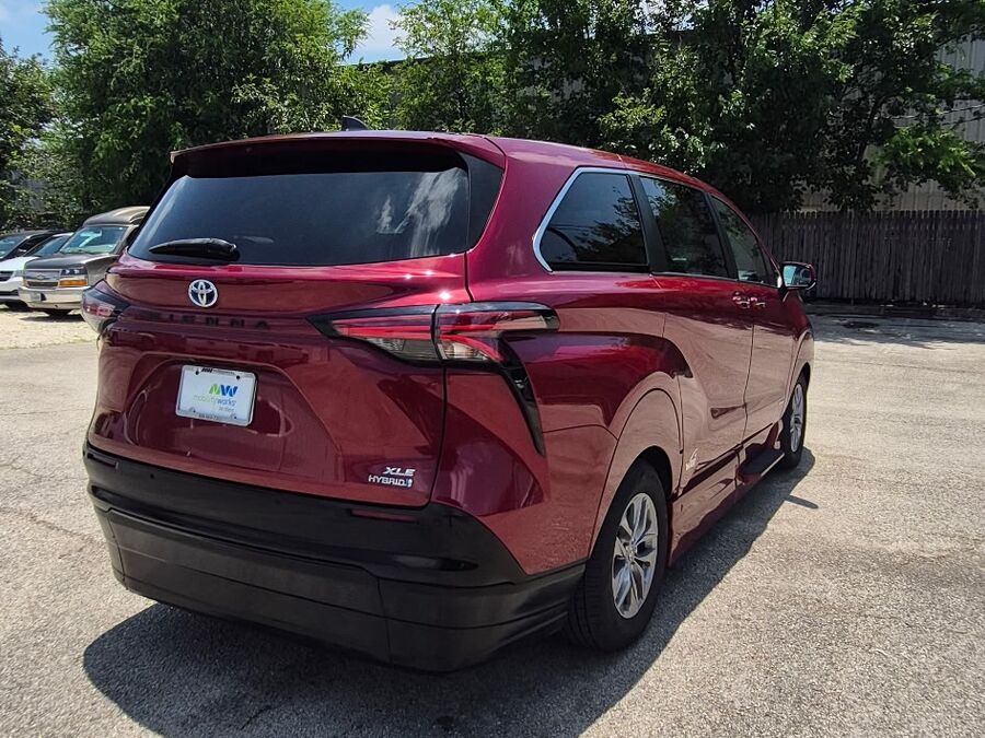 2021 Toyota Sienna 9