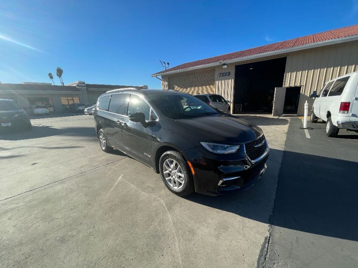 2022 Chrysler Pacifica Touring L - Photo 7