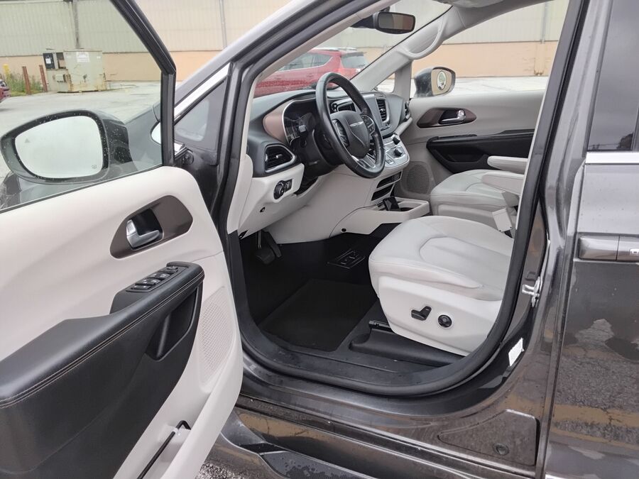2019 Chrysler Pacifica Touring L - Photo 11