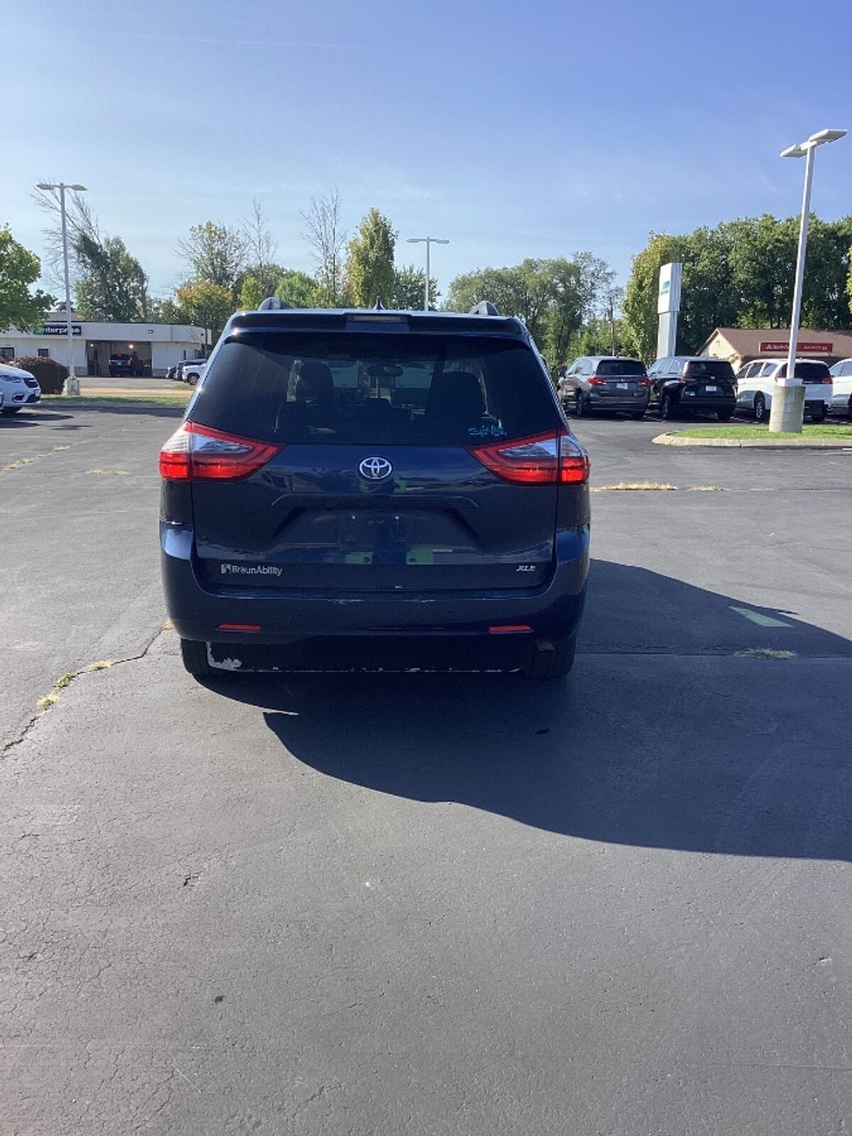 2020 Toyota Sienna XLE - Photo 4