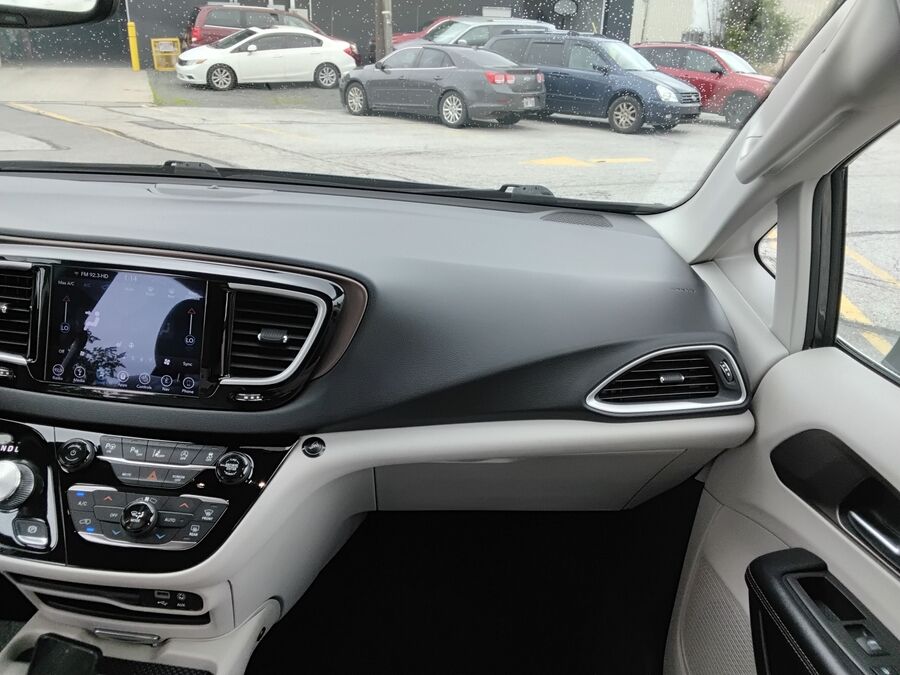 2019 Chrysler Pacifica Touring L - Photo 15