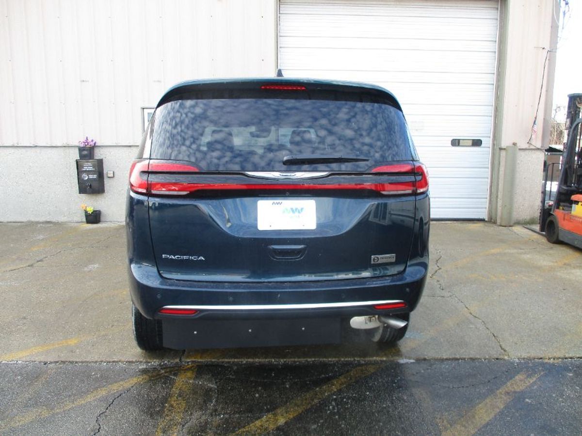 2024 Chrysler Pacifica Touring L - Photo 6