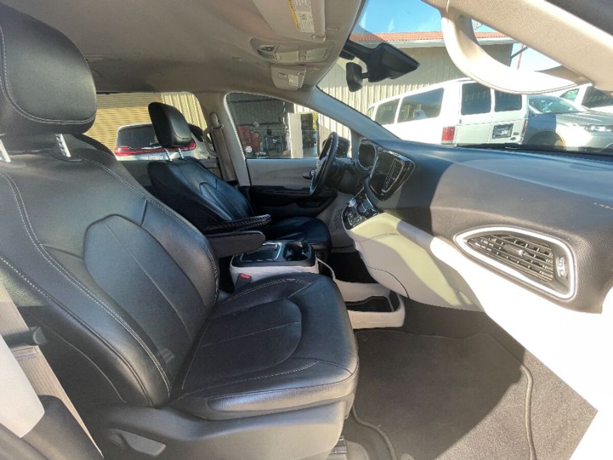2022 Chrysler Pacifica Touring L - Photo 8