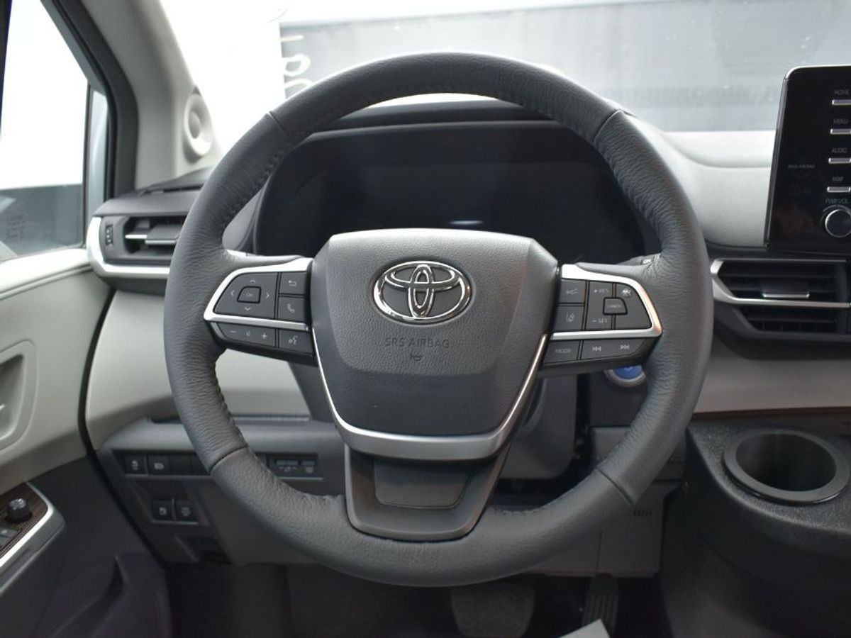 2023 Toyota Sienna 6
