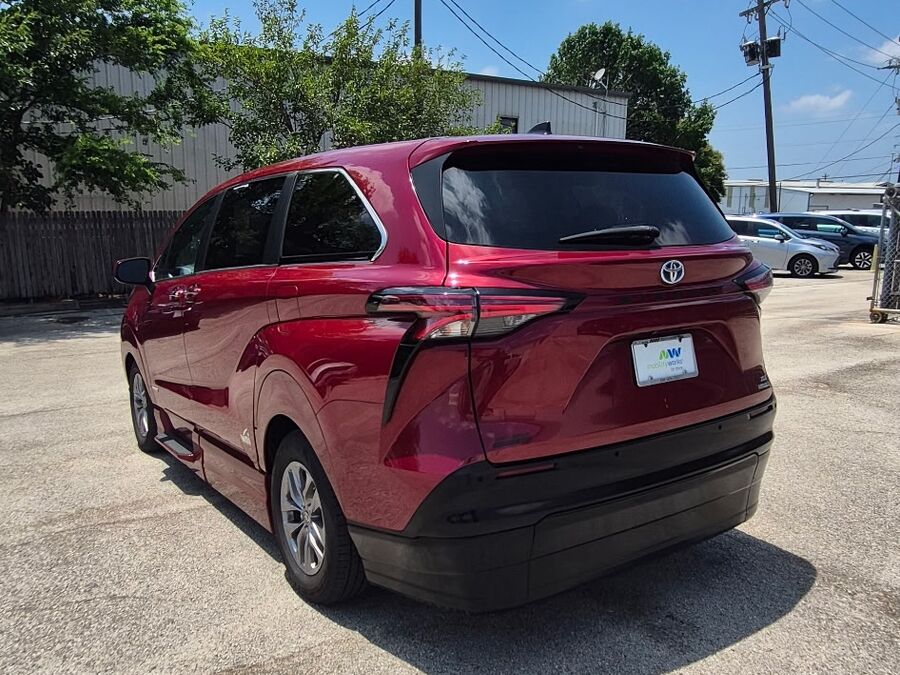 2021 Toyota Sienna 3