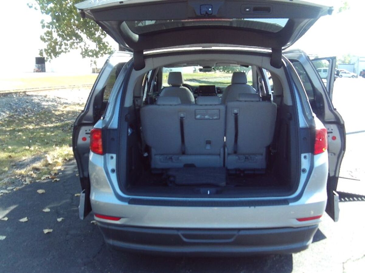 2023 Honda Odyssey EX-L - Photo 12