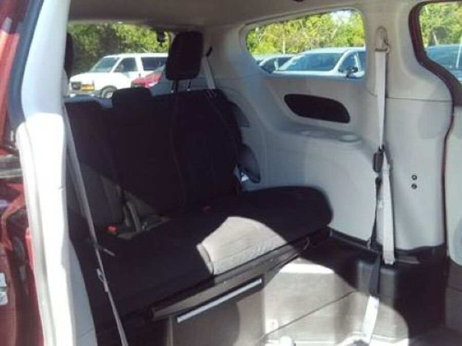 2023 Chrysler Voyager LX - Photo 8